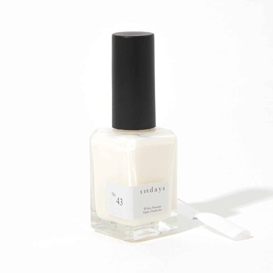 Non-toxic nail polish in soft white (sheer)