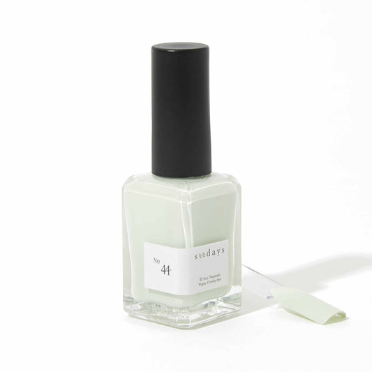 Non-toxic nail polish in mild mint