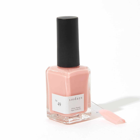 Non-toxic nail polish in salmon pink (sheer)