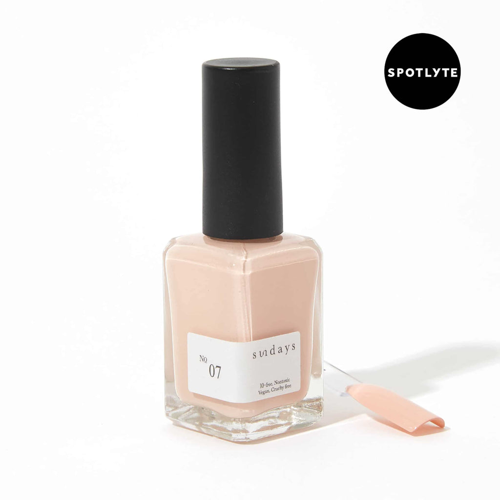 Non-toxic nail polish in beige rose
